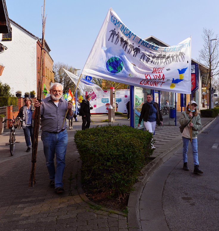 © www.mutbuergerdokus.de: BUND Meerbusch / parents for future Meerbusch: 'Demonstration für Frieden und Klimaschutz'