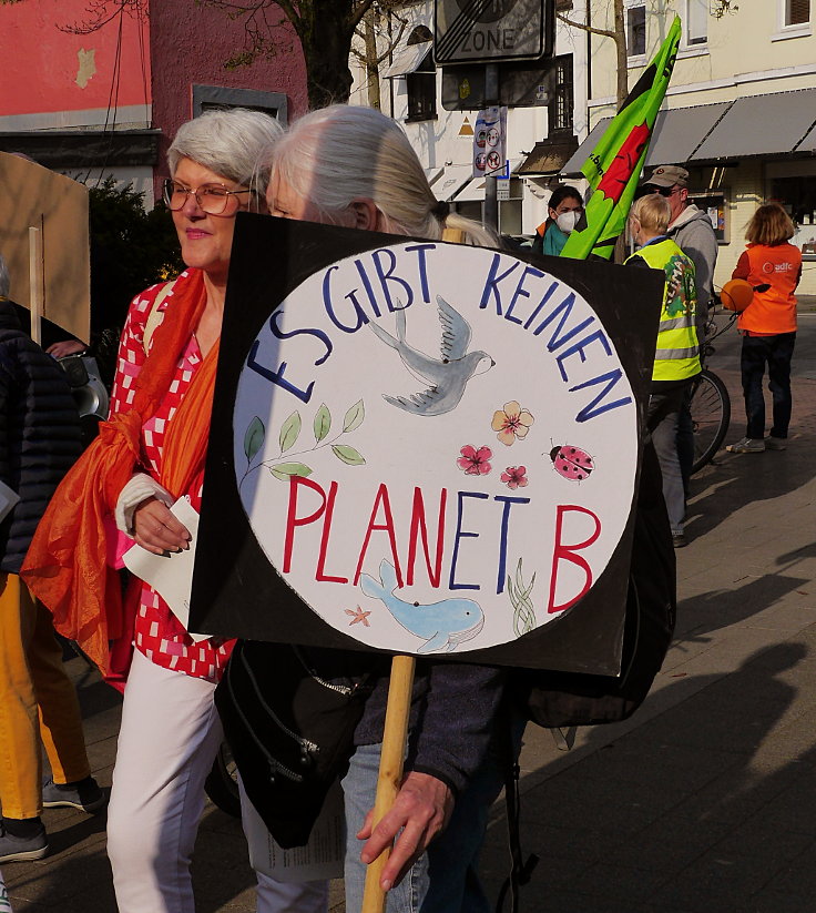 © www.mutbuergerdokus.de: BUND Meerbusch / parents for future Meerbusch: 'Demonstration für Frieden und Klimaschutz'