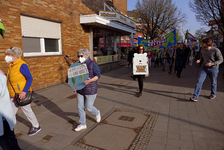 © www.mutbuergerdokus.de: BUND Meerbusch / parents for future Meerbusch: 'Demonstration für Frieden und Klimaschutz'