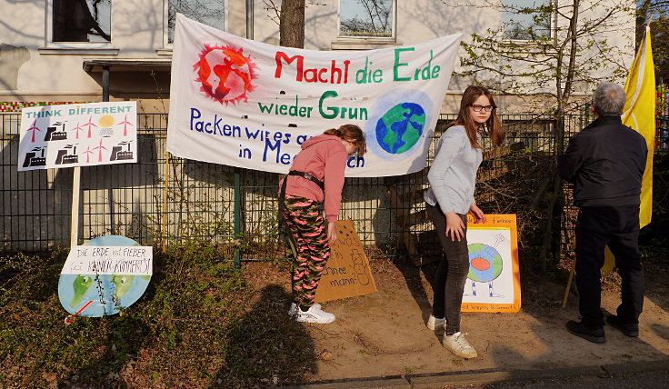 © www.mutbuergerdokus.de: BUND Meerbusch / parents for future Meerbusch: 'Demonstration für Frieden und Klimaschutz'