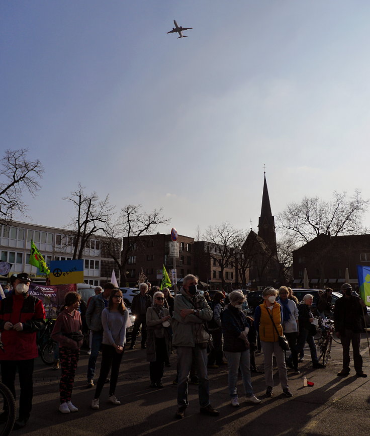 © www.mutbuergerdokus.de: BUND Meerbusch / parents for future Meerbusch: 'Demonstration für Frieden und Klimaschutz'