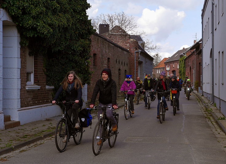 © www.mutbuergerdokus.de: Radtour an den bedrohten Dörfern