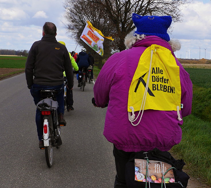 © www.mutbuergerdokus.de: Radtour an den bedrohten Dörfern