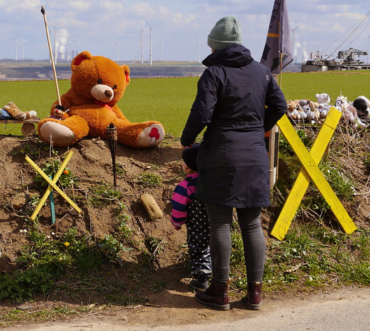 © www.mutbuergerdokus.de: Radtour an den bedrohten Dörfern