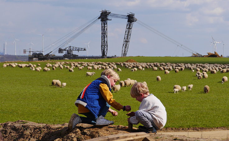 © www.mutbuergerdokus.de: Radtour an den bedrohten Dörfern