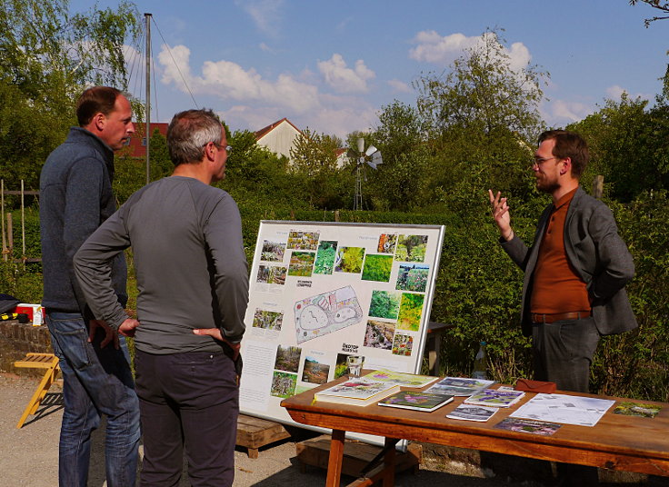 © www.mutbuergerdokus.de: Gartenfest am 'Ökotop' zum 'Tag der Erde'