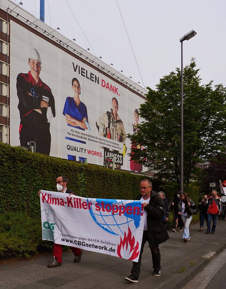 © www.mutbuergerdokus.de: 'Fridays for Future Leverkusen' und 'Coordination gegen BAYER-Gefahren': Demonstration und Kundgebung gegen die 'BAYER AG' Hauptversammlung 2022