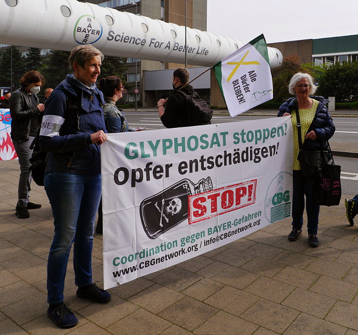 © www.mutbuergerdokus.de: 'Fridays for Future Leverkusen' und 'Coordination gegen BAYER-Gefahren': Demonstration und Kundgebung gegen die 'BAYER AG' Hauptversammlung 2022