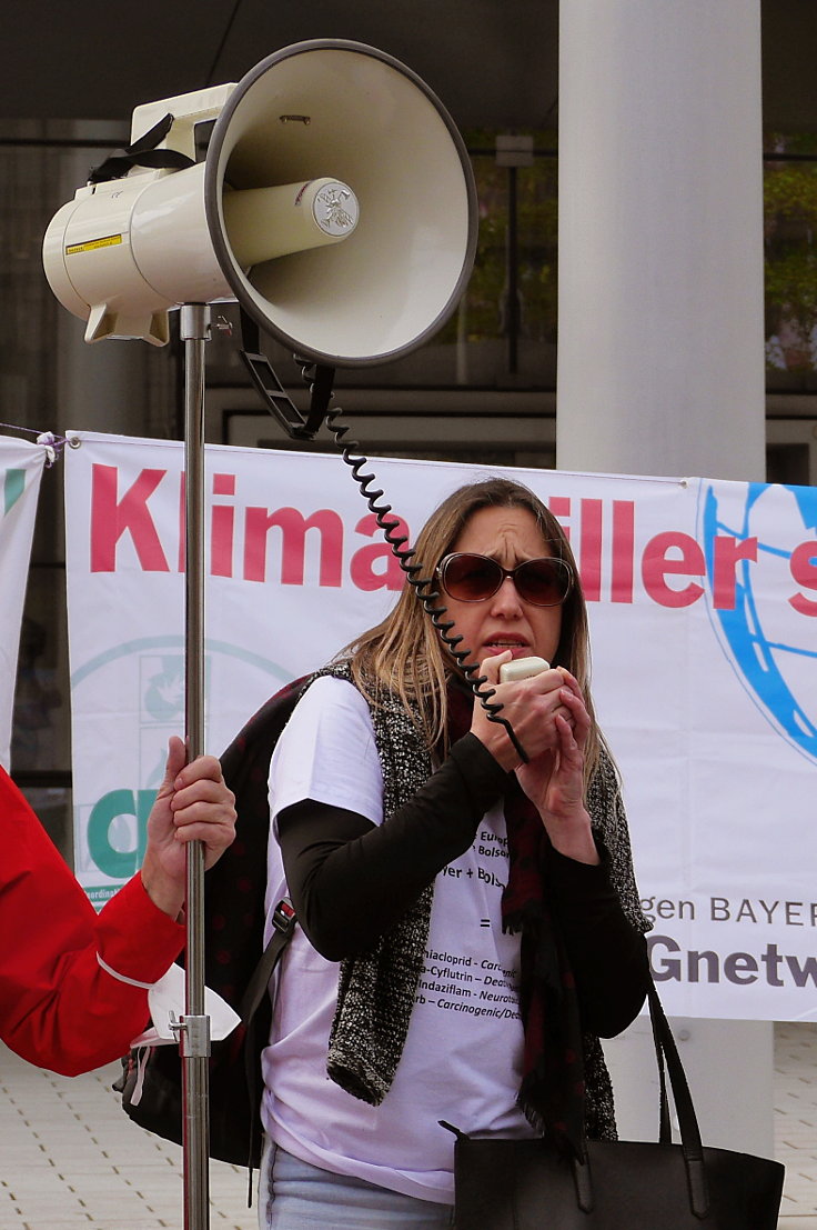 © www.mutbuergerdokus.de: 'Fridays for Future Leverkusen' und 'Coordination gegen BAYER-Gefahren': Demonstration und Kundgebung gegen die 'BAYER AG' Hauptversammlung 2022