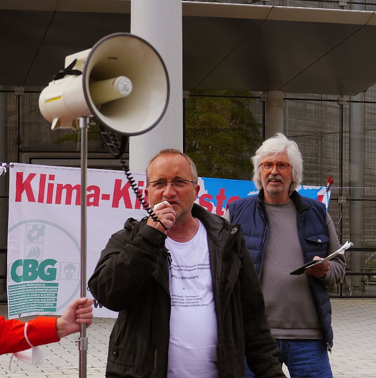 © www.mutbuergerdokus.de: 'Fridays for Future Leverkusen' und 'Coordination gegen BAYER-Gefahren': Demonstration und Kundgebung gegen die 'BAYER AG' Hauptversammlung 2022