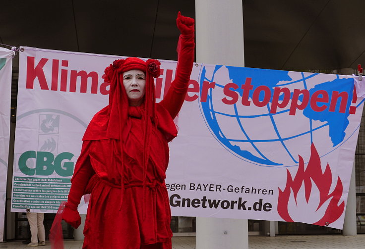 © www.mutbuergerdokus.de: 'Fridays for Future Leverkusen' und 'Coordination gegen BAYER-Gefahren': Demonstration und Kundgebung gegen die 'BAYER AG' Hauptversammlung 2022