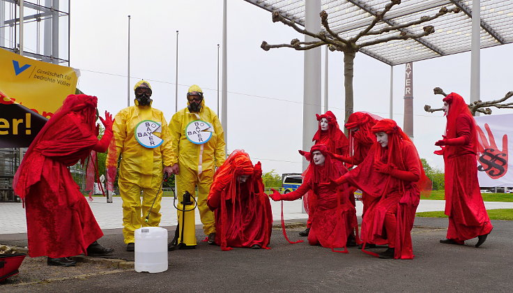 © www.mutbuergerdokus.de: 'Fridays for Future Leverkusen' und 'Coordination gegen BAYER-Gefahren': Demonstration und Kundgebung gegen die 'BAYER AG' Hauptversammlung 2022