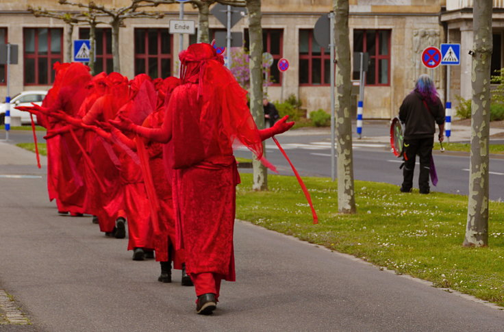 © www.mutbuergerdokus.de: 'Fridays for Future Leverkusen' und 'Coordination gegen BAYER-Gefahren': Demonstration und Kundgebung gegen die 'BAYER AG' Hauptversammlung 2022