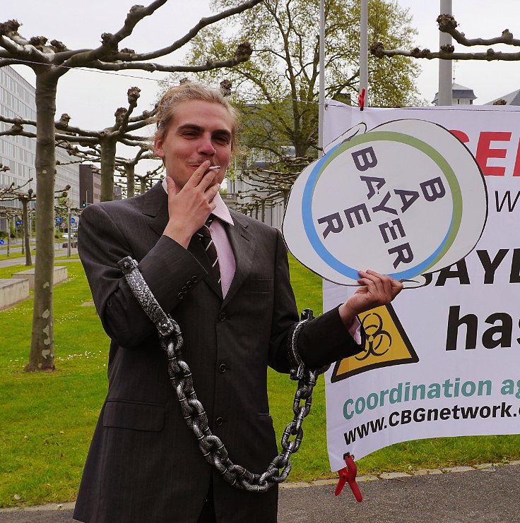 © www.mutbuergerdokus.de: 'Fridays for Future Leverkusen' und 'Coordination gegen BAYER-Gefahren': Demonstration und Kundgebung gegen die 'BAYER AG' Hauptversammlung 2022