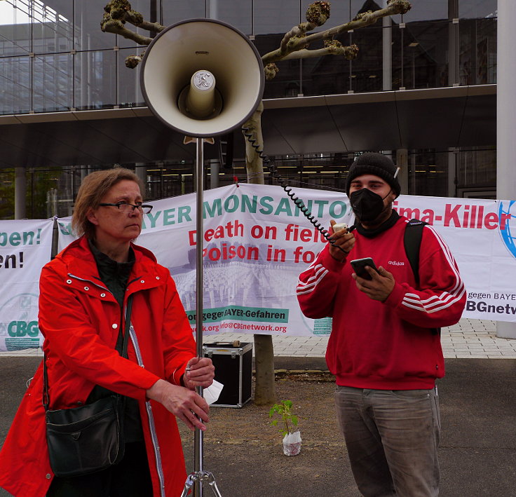 © www.mutbuergerdokus.de: 'Fridays for Future Leverkusen' und 'Coordination gegen BAYER-Gefahren': Demonstration und Kundgebung gegen die 'BAYER AG' Hauptversammlung 2022