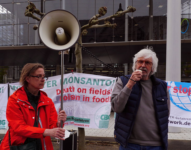 © www.mutbuergerdokus.de: 'Fridays for Future Leverkusen' und 'Coordination gegen BAYER-Gefahren': Demonstration und Kundgebung gegen die 'BAYER AG' Hauptversammlung 2022