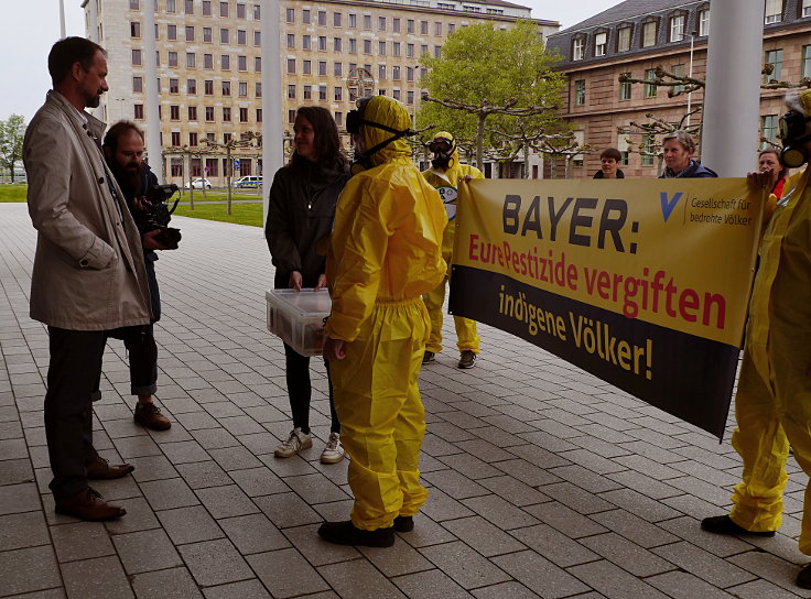 © www.mutbuergerdokus.de: 'Fridays for Future Leverkusen' und 'Coordination gegen BAYER-Gefahren': Demonstration und Kundgebung gegen die 'BAYER AG' Hauptversammlung 2022