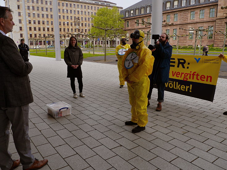 © www.mutbuergerdokus.de: 'Fridays for Future Leverkusen' und 'Coordination gegen BAYER-Gefahren': Demonstration und Kundgebung gegen die 'BAYER AG' Hauptversammlung 2022