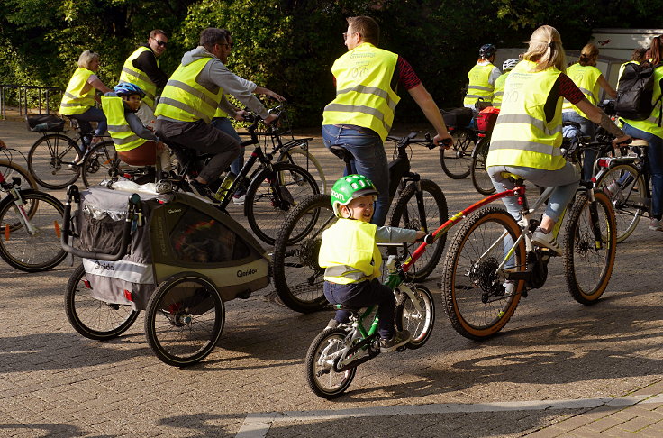 © www.mutbuergerdokus.de: 3. 'Meerbuscher Radnacht'