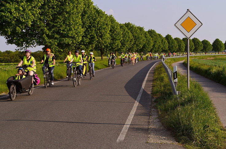 © www.mutbuergerdokus.de: 3. 'Meerbuscher Radnacht'