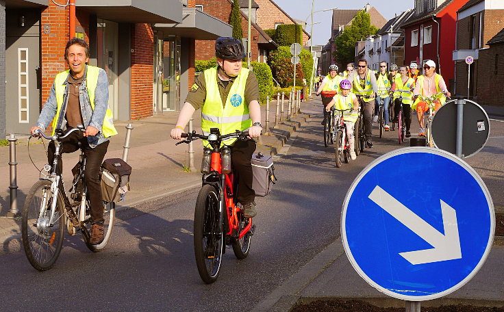 © www.mutbuergerdokus.de: 3. 'Meerbuscher Radnacht'