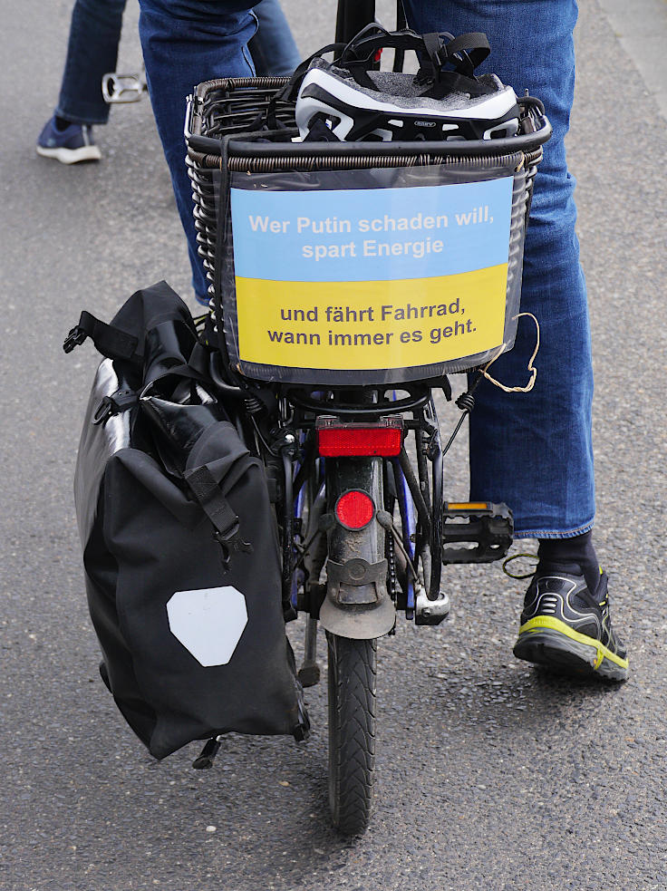 © www.mutbuergerdokus.de: Demonstration mit Fahrrad-Sternfahrt: 'Klimaschutz bewegt uns! Dich auch? Verkehrswende Jetzt!'