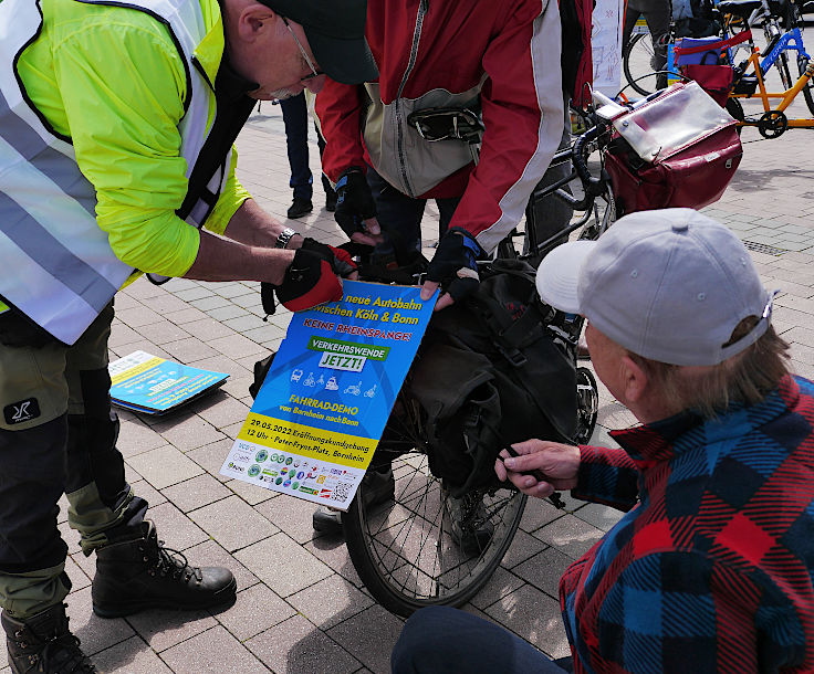 © www.mutbuergerdokus.de: Demonstration mit Fahrrad-Sternfahrt: 'Klimaschutz bewegt uns! Dich auch? Verkehrswende Jetzt!'