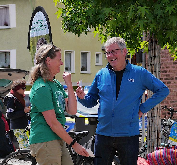 © www.mutbuergerdokus.de: Demonstration mit Fahrrad-Sternfahrt: 'Klimaschutz bewegt uns! Dich auch? Verkehrswende Jetzt!'