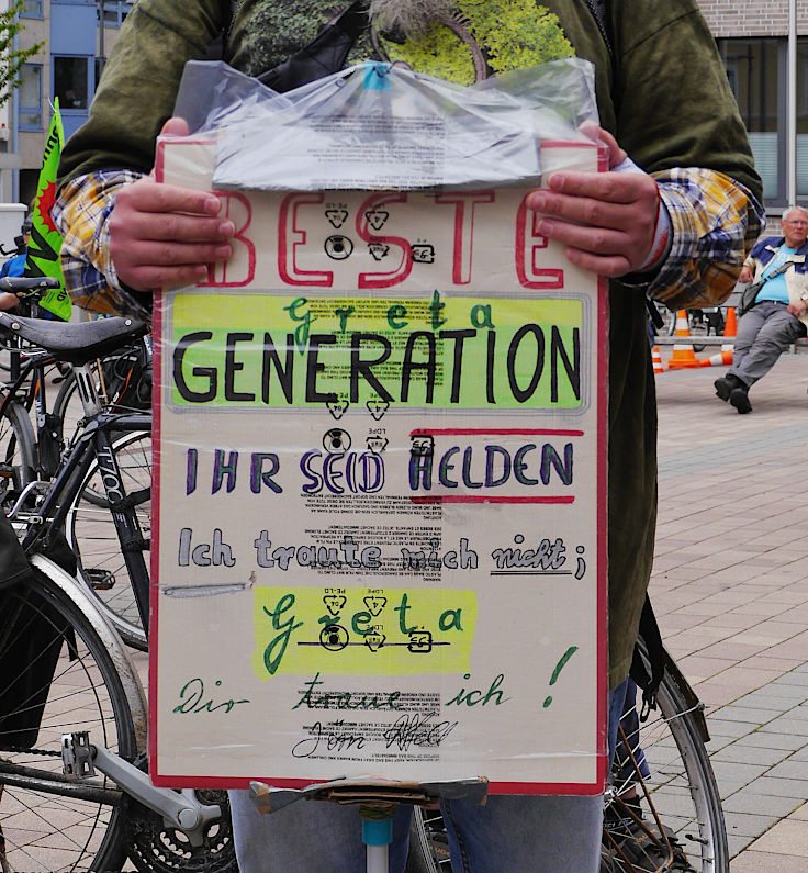 © www.mutbuergerdokus.de: Demonstration mit Fahrrad-Sternfahrt: 'Klimaschutz bewegt uns! Dich auch? Verkehrswende Jetzt!'