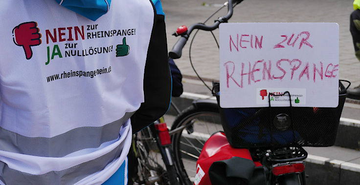 © www.mutbuergerdokus.de: Demonstration mit Fahrrad-Sternfahrt: 'Klimaschutz bewegt uns! Dich auch? Verkehrswende Jetzt!'