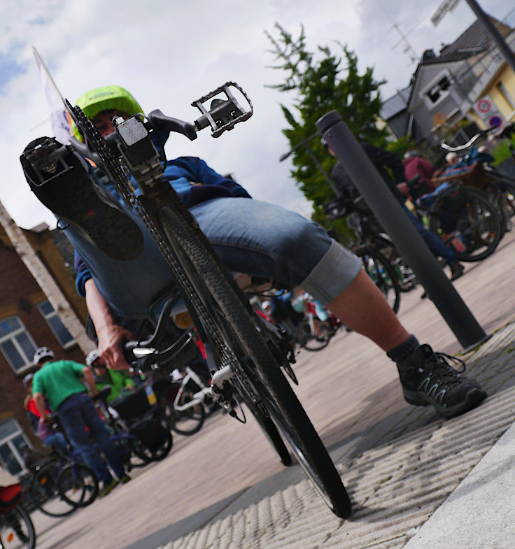 © www.mutbuergerdokus.de: Demonstration mit Fahrrad-Sternfahrt: 'Klimaschutz bewegt uns! Dich auch? Verkehrswende Jetzt!'