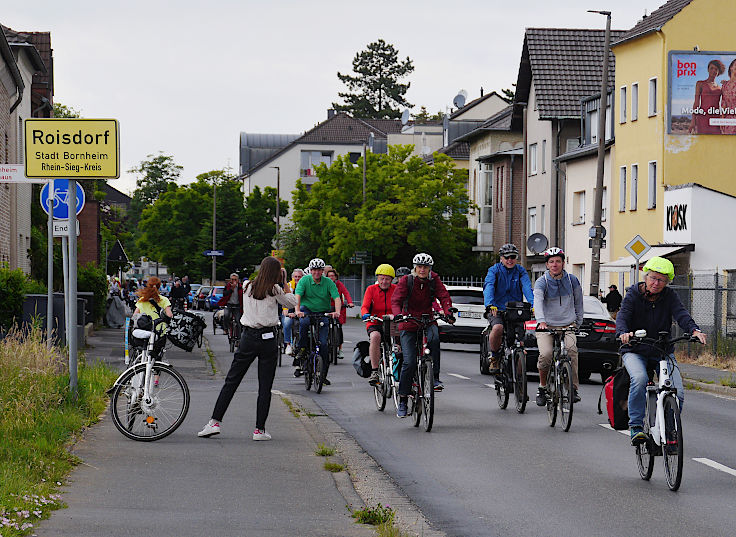 © www.mutbuergerdokus.de: Demonstration mit Fahrrad-Sternfahrt: 'Klimaschutz bewegt uns! Dich auch? Verkehrswende Jetzt!'