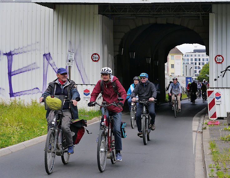 © www.mutbuergerdokus.de: Demonstration mit Fahrrad-Sternfahrt: 'Klimaschutz bewegt uns! Dich auch? Verkehrswende Jetzt!'