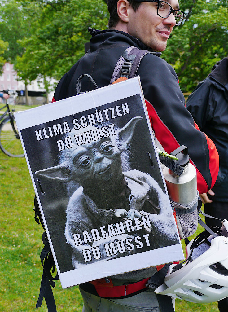 © www.mutbuergerdokus.de: Demonstration mit Fahrrad-Sternfahrt: 'Klimaschutz bewegt uns! Dich auch? Verkehrswende Jetzt!'