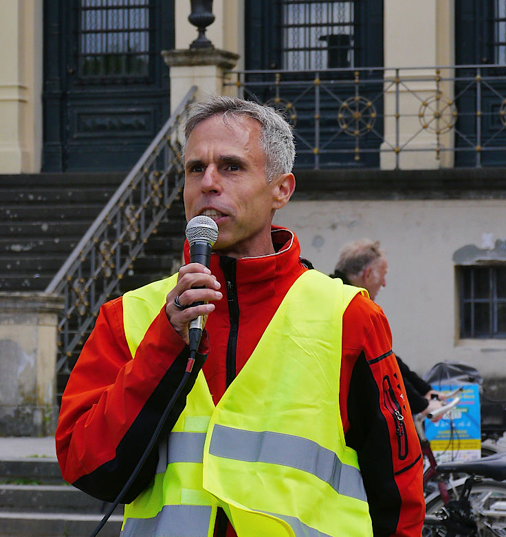 © www.mutbuergerdokus.de: Demonstration mit Fahrrad-Sternfahrt: 'Klimaschutz bewegt uns! Dich auch? Verkehrswende Jetzt!'