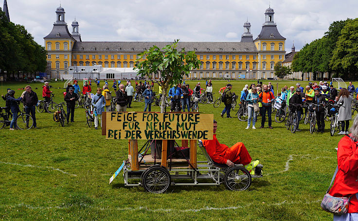 © www.mutbuergerdokus.de: Demonstration mit Fahrrad-Sternfahrt: 'Klimaschutz bewegt uns! Dich auch? Verkehrswende Jetzt!'