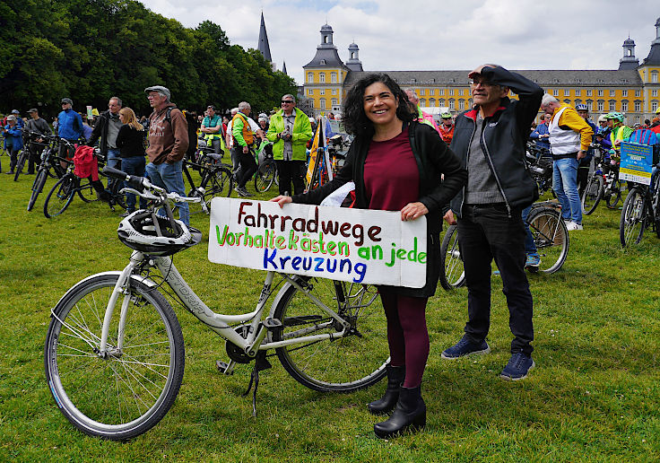 © www.mutbuergerdokus.de: Demonstration mit Fahrrad-Sternfahrt: 'Klimaschutz bewegt uns! Dich auch? Verkehrswende Jetzt!'
