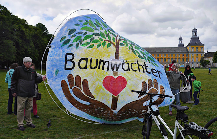 © www.mutbuergerdokus.de: Demonstration mit Fahrrad-Sternfahrt: 'Klimaschutz bewegt uns! Dich auch? Verkehrswende Jetzt!'
