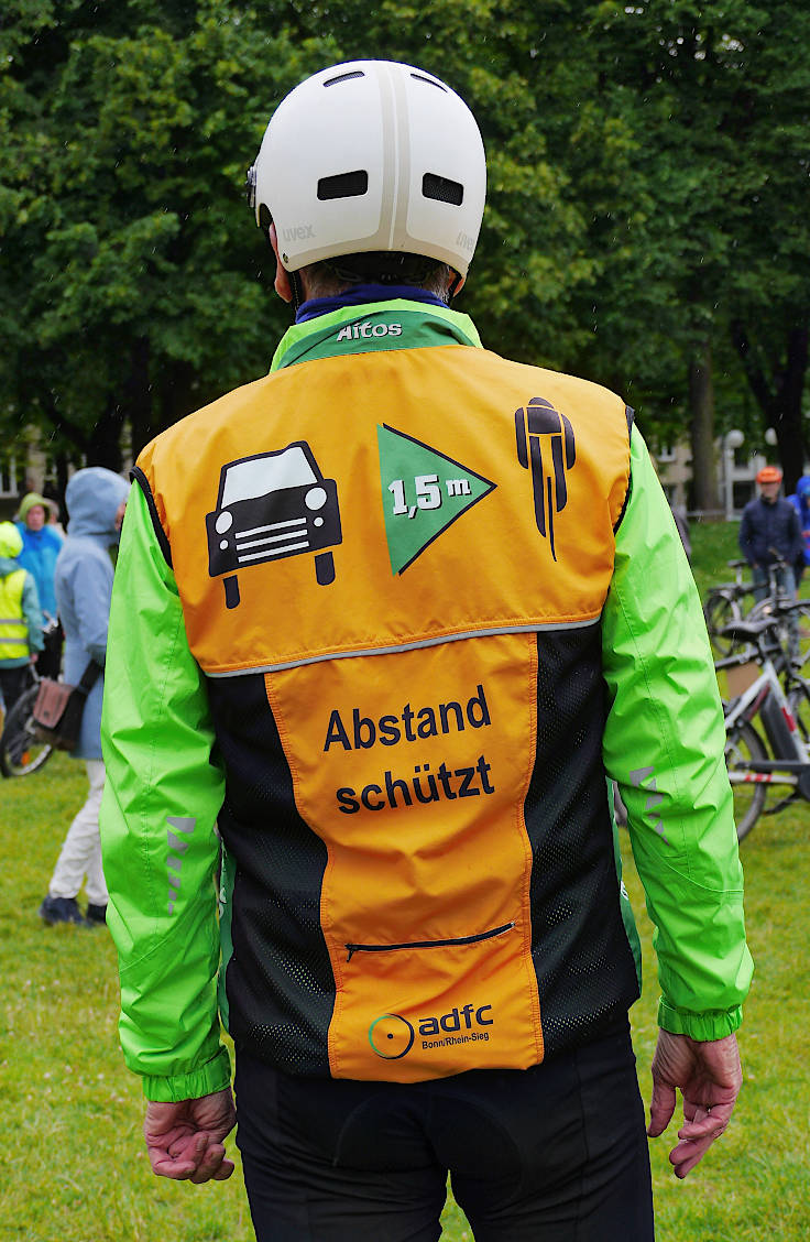 © www.mutbuergerdokus.de: Demonstration mit Fahrrad-Sternfahrt: 'Klimaschutz bewegt uns! Dich auch? Verkehrswende Jetzt!'