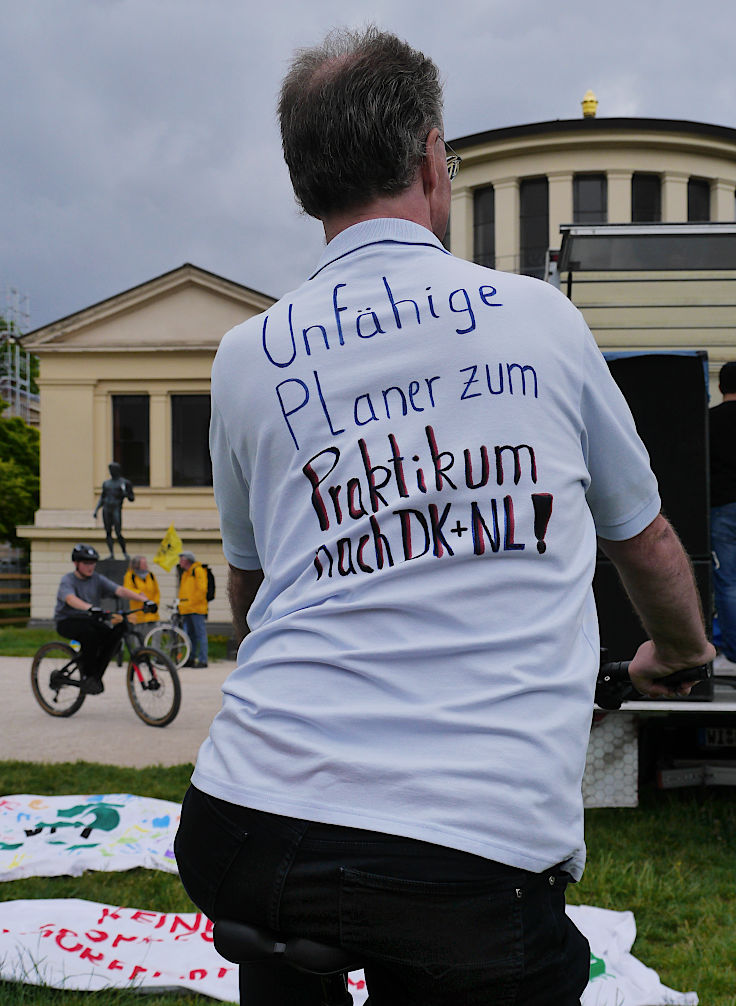 © www.mutbuergerdokus.de: Demonstration mit Fahrrad-Sternfahrt: 'Klimaschutz bewegt uns! Dich auch? Verkehrswende Jetzt!'