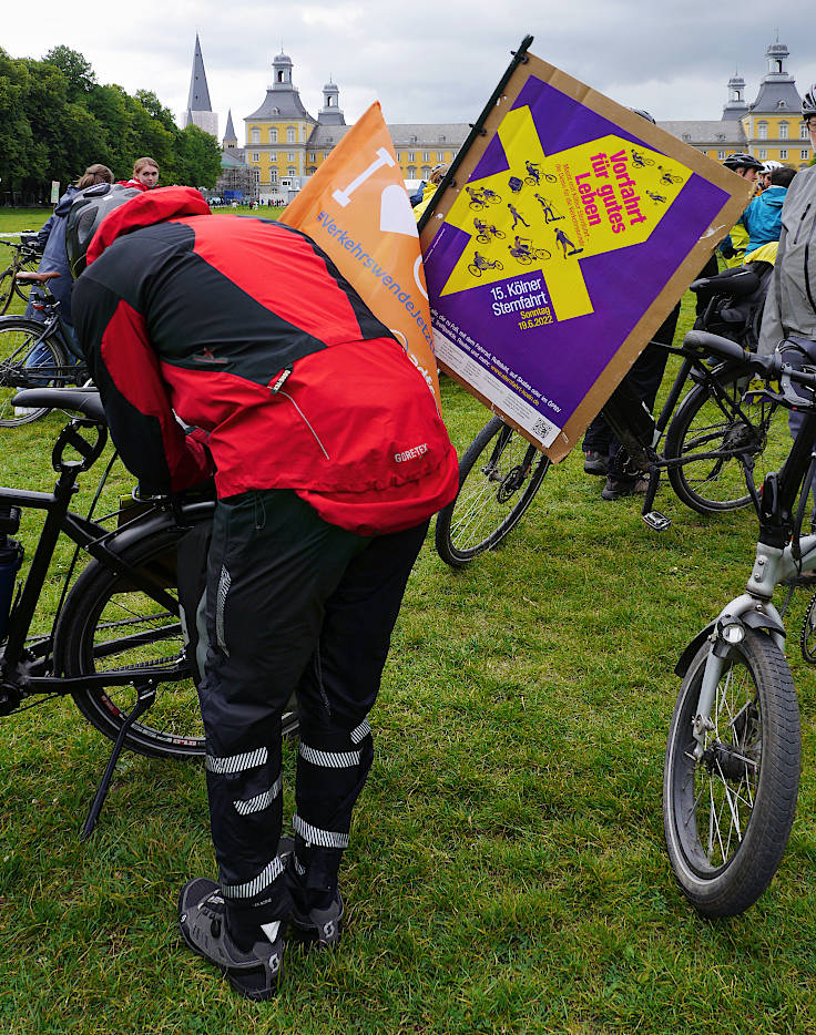 © www.mutbuergerdokus.de: Demonstration mit Fahrrad-Sternfahrt: 'Klimaschutz bewegt uns! Dich auch? Verkehrswende Jetzt!'