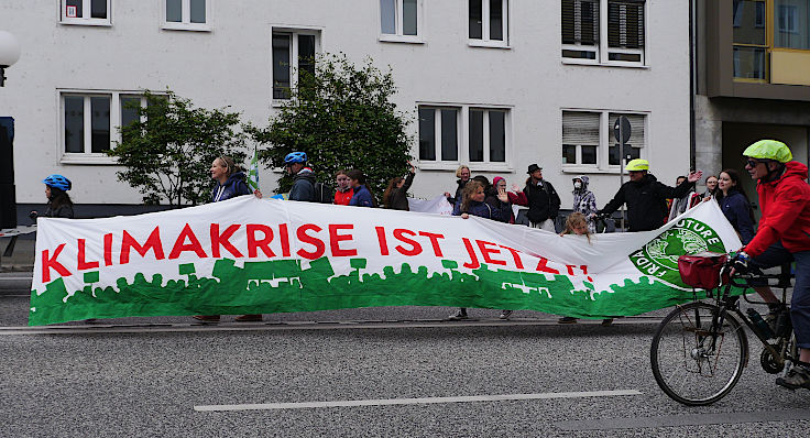© www.mutbuergerdokus.de: Demonstration mit Fahrrad-Sternfahrt: 'Klimaschutz bewegt uns! Dich auch? Verkehrswende Jetzt!'