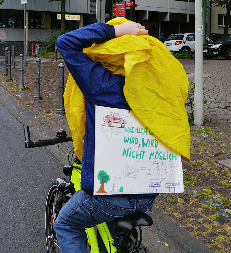 © www.mutbuergerdokus.de: Demonstration mit Fahrrad-Sternfahrt: 'Klimaschutz bewegt uns! Dich auch? Verkehrswende Jetzt!'