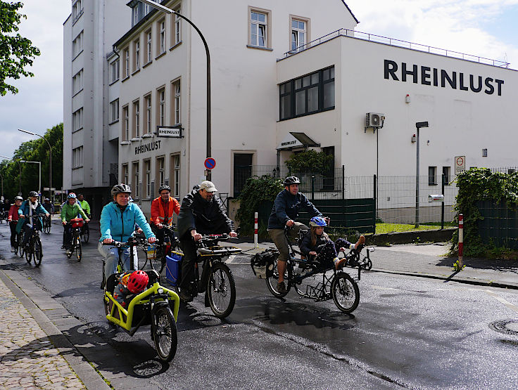 © www.mutbuergerdokus.de: Demonstration mit Fahrrad-Sternfahrt: 'Klimaschutz bewegt uns! Dich auch? Verkehrswende Jetzt!'