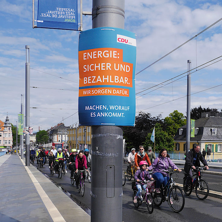 © www.mutbuergerdokus.de: Demonstration mit Fahrrad-Sternfahrt: 'Klimaschutz bewegt uns! Dich auch? Verkehrswende Jetzt!'