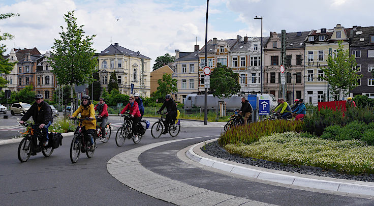 © www.mutbuergerdokus.de: Demonstration mit Fahrrad-Sternfahrt: 'Klimaschutz bewegt uns! Dich auch? Verkehrswende Jetzt!'