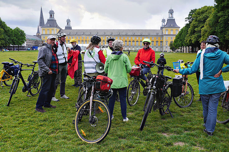 © www.mutbuergerdokus.de: Demonstration mit Fahrrad-Sternfahrt: 'Klimaschutz bewegt uns! Dich auch? Verkehrswende Jetzt!'