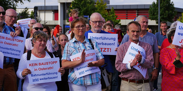 © www.mutbuergerdokus.de: Demonstration: 'Kein Baustopp in Osterath - Bahnunterführung jetzt!'