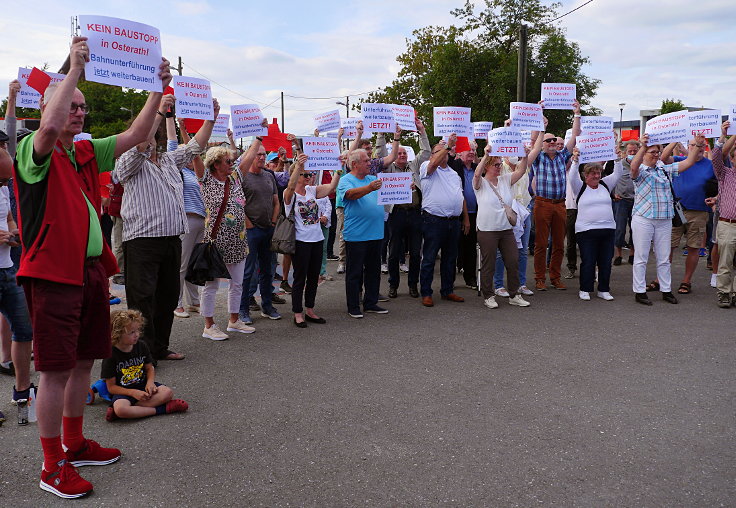 © www.mutbuergerdokus.de: Demonstration: 'Kein Baustopp in Osterath - Bahnunterführung jetzt!'