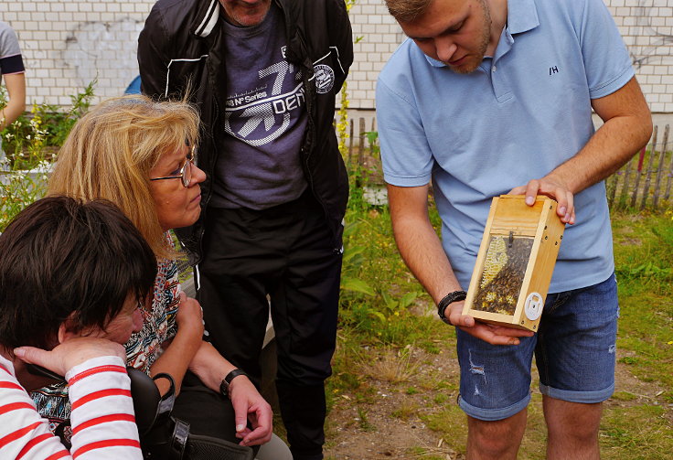 © www.mutbuergerdokus.de: Sommerfest bei 'düsselgrün'